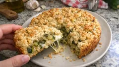 Sbriciolata di zucchine e mozzarella: croccante fuori, filante dentro