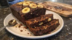 Banana bread al cioccolato e noci: morbido e umido, perfetto a colazione o merenda